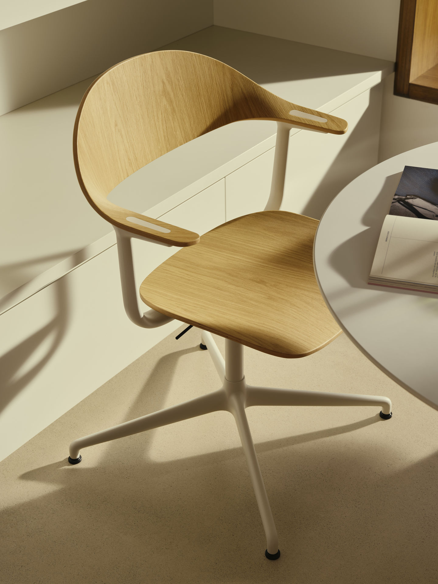 Mynt Rücken und Sitz Plywood Bürodrehstuhl Vitra