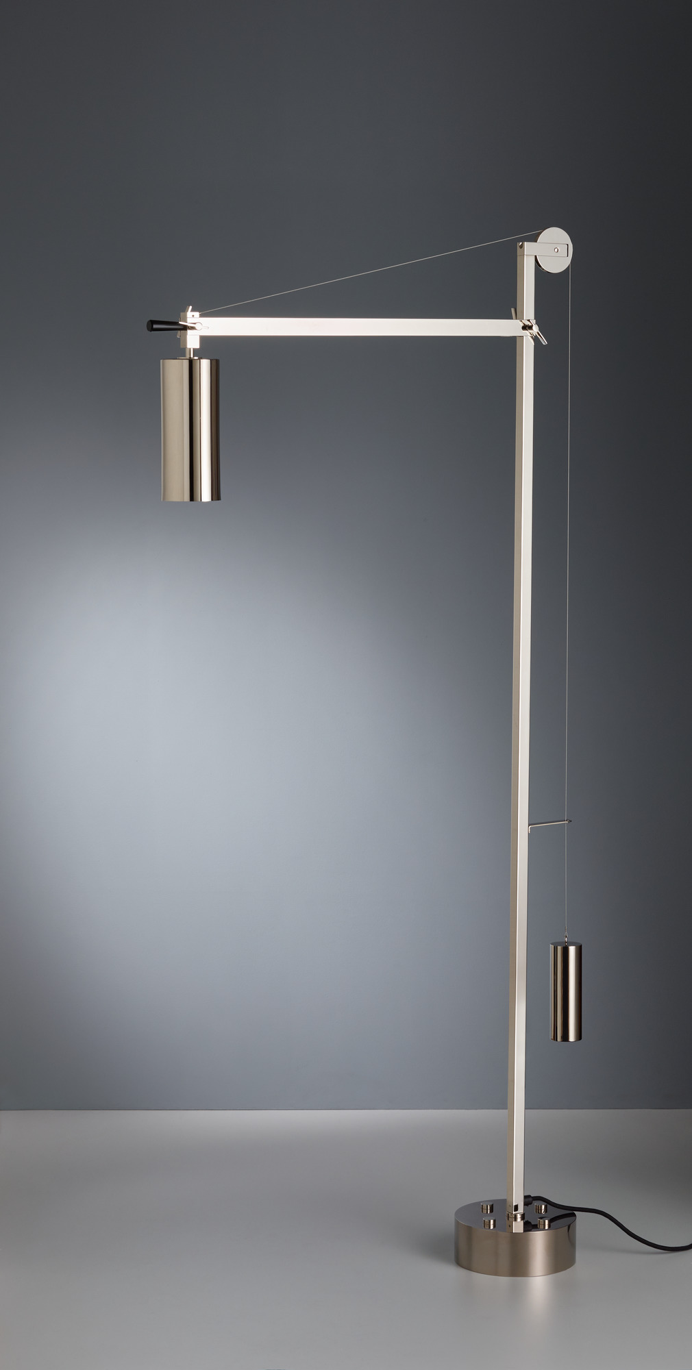 Bauhaus BH 23 Stehleuchte mit Gegengewicht Tecnolumen