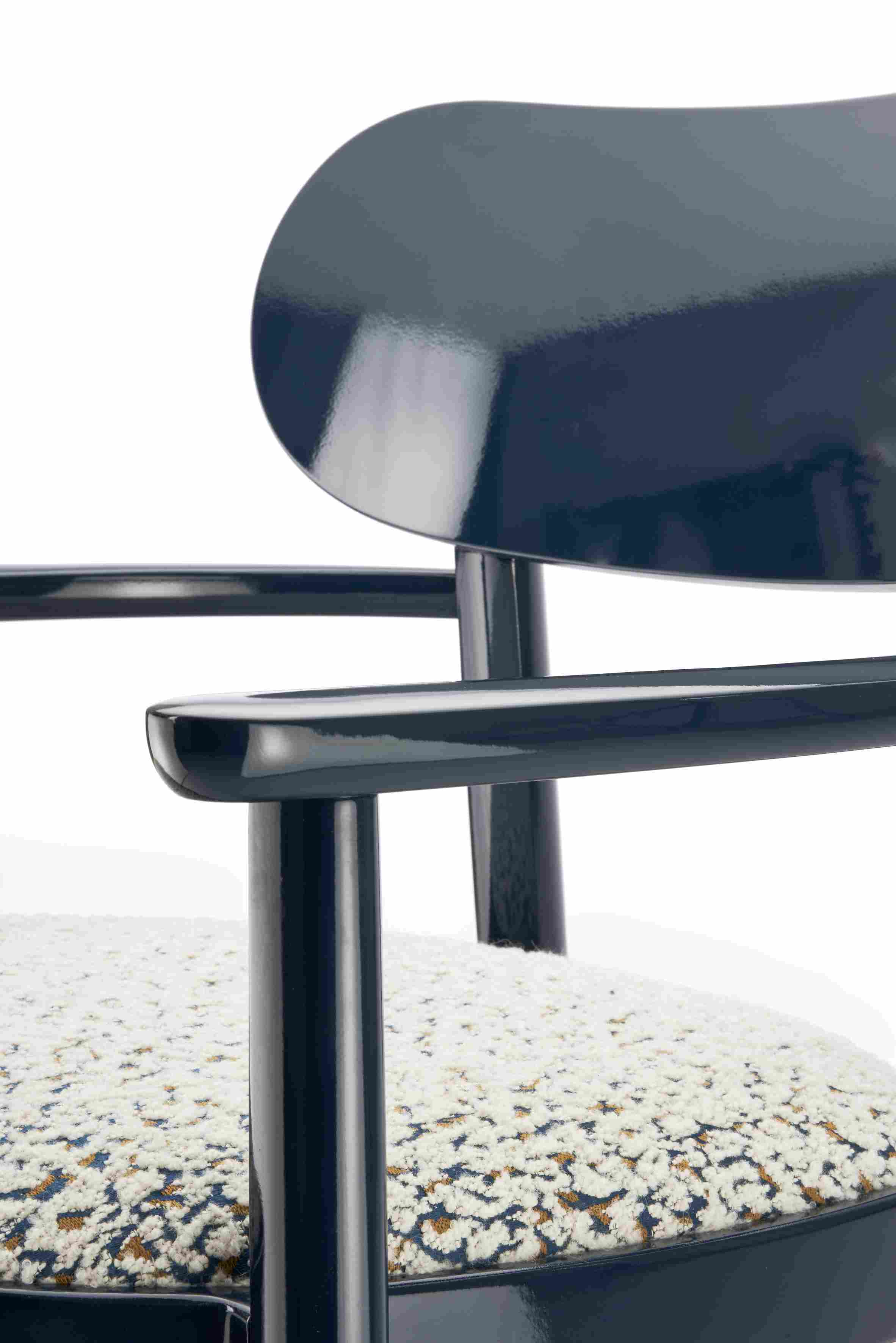 Holzsesessel mit Armlehnen 119 SPF Sitz gepolstert Thonet
