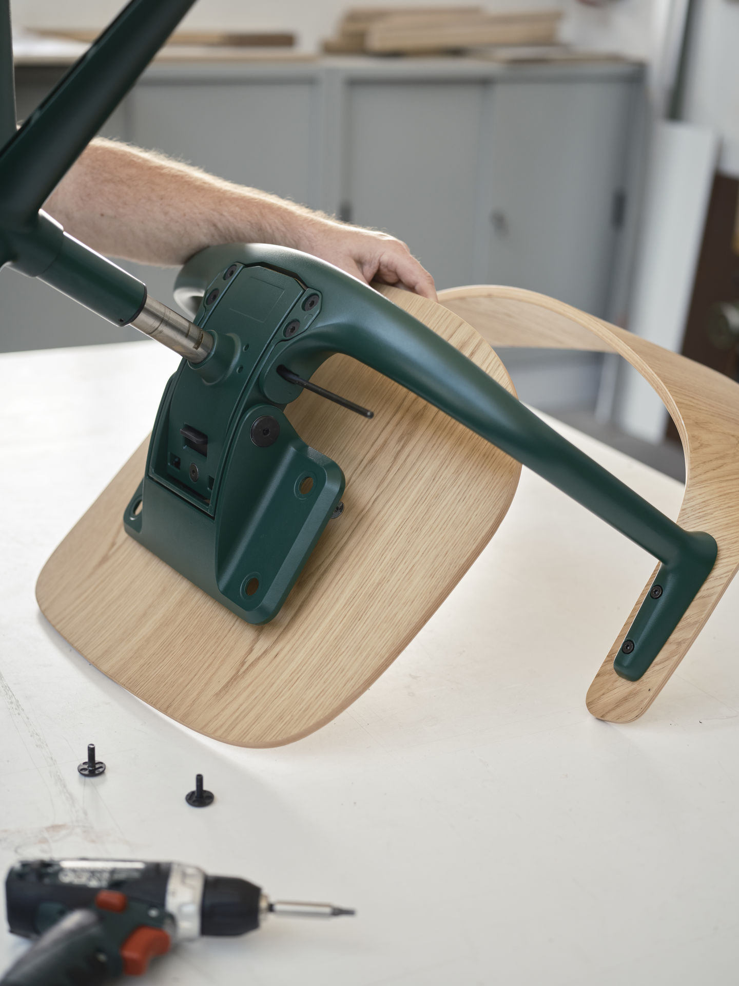 Mynt Rücken und Sitz Plywood Bürodrehstuhl Vitra