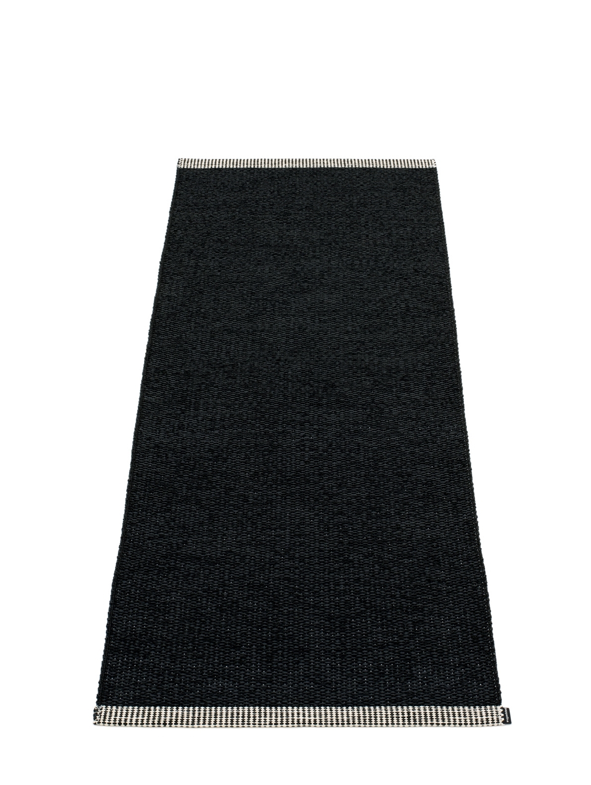 Schwarzer Pappelina Kunststoffteppich (60x150 cm) mit schmalen, hellen Streifen an den Enden.
