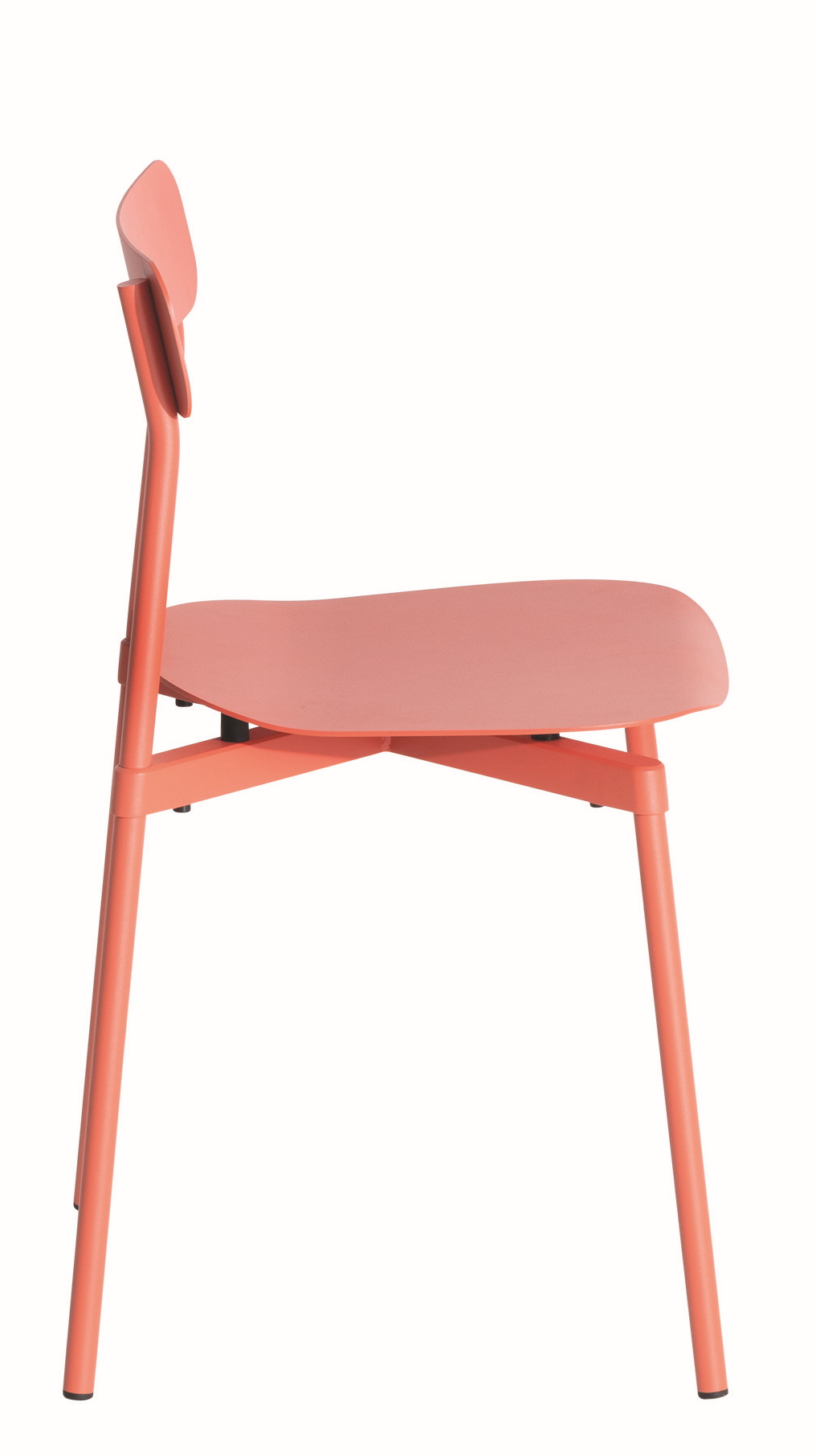 Fromme Chair Stuhl in Koralle von Petite Friture, Seitenansicht, moderner Designerstuhl.