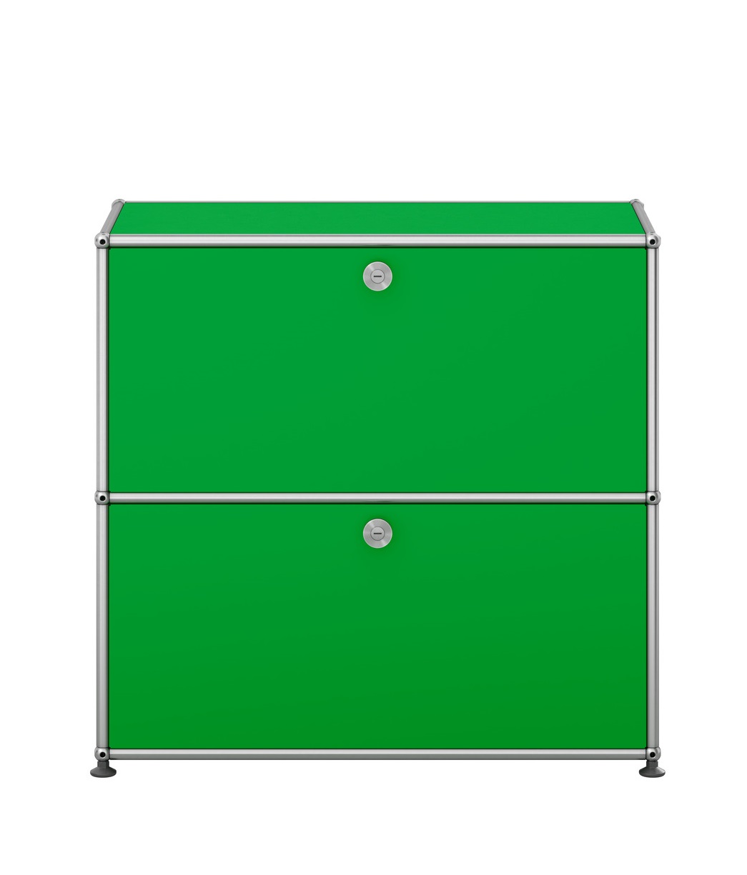 Kleines, grünes USM Haller Sideboard mit zwei abschließbaren Fächern und verchromtem Gestell.
