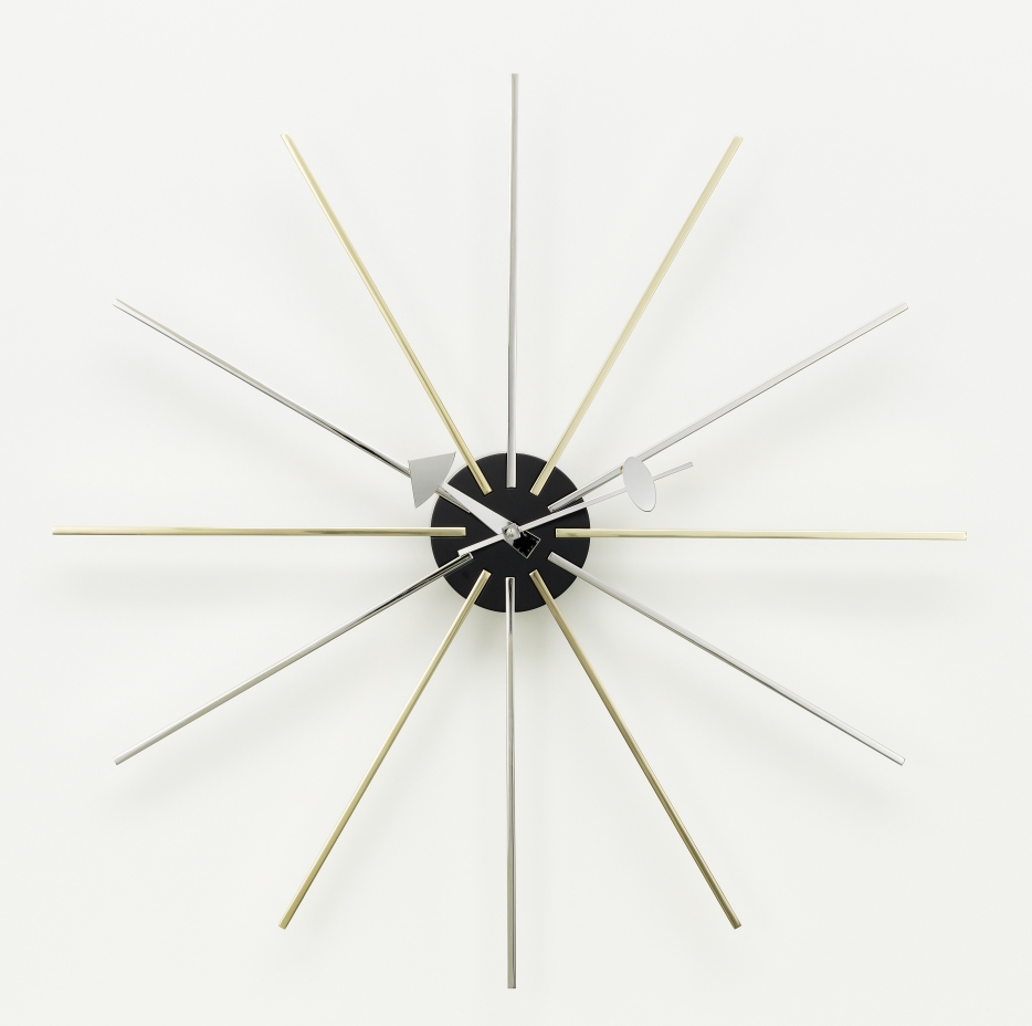 Star Clock Wanduhr von Vitra: Design Wanduhr mit goldenen und silbernen Zeigern.