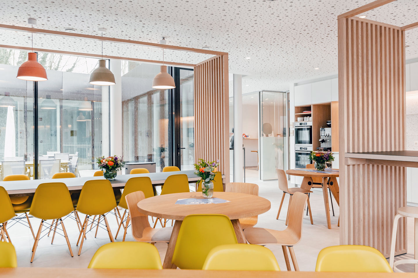 Eames Plastic Side Chair DSW Stuhl mit Sitzpolster Vitra
