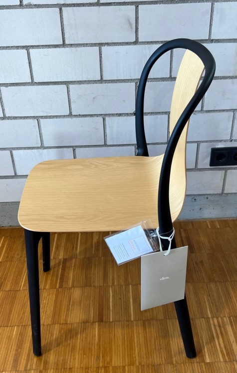 Belleville Chair Wood Stuhl SCHALE EICHE NATUR / GESTELL POLYAMID SCHWARZ Vitra AUSSTELLUNGSSTÜCK