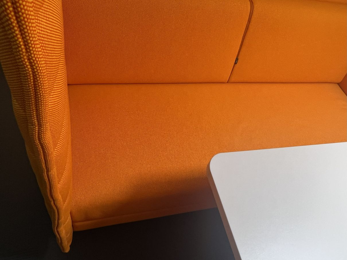 Alcove Cabin Highback 2-Sitzer Vitra AUSSTELLUNGSSTÜCK / GEBRAUCHTMÖBEL