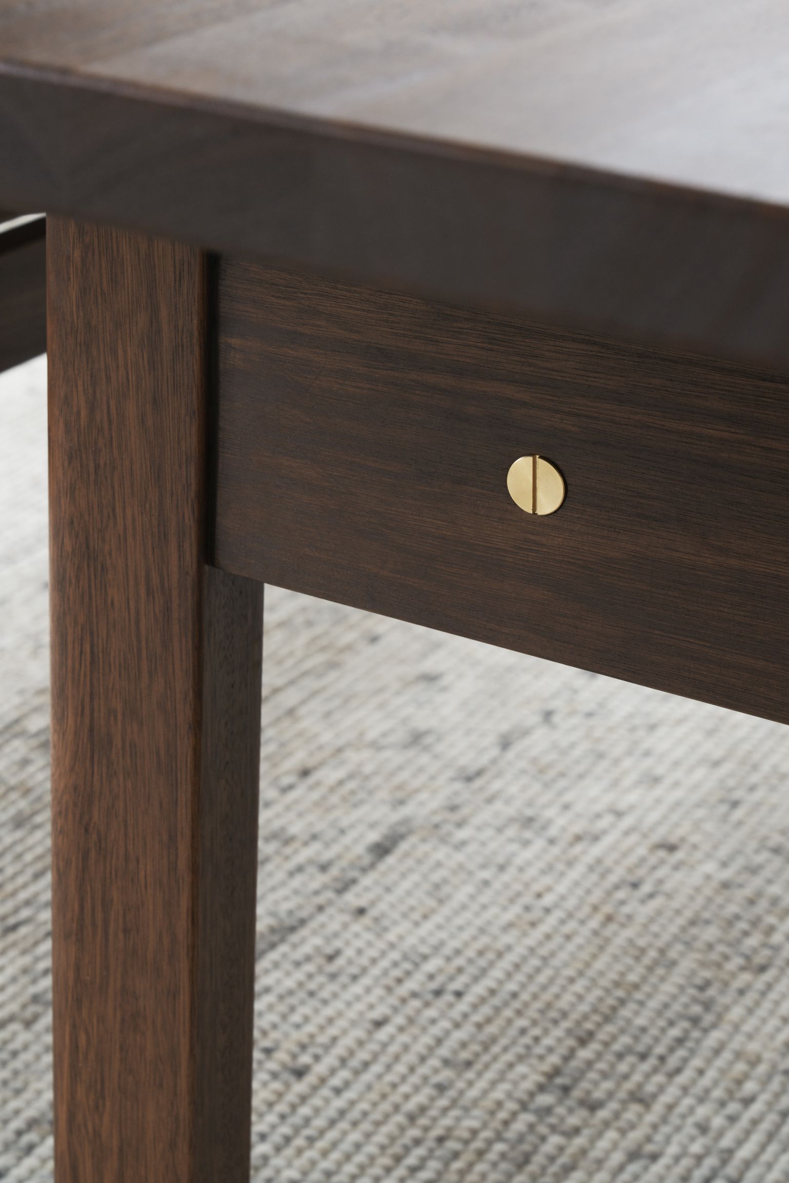 Asserbo Series Tisch dunkel geölter Eukalyptus Carl Hansen & Søn