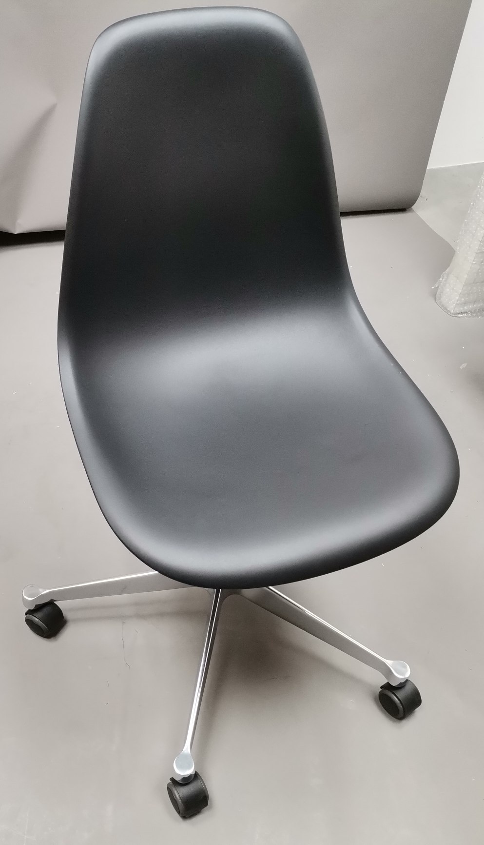 Eames Plastic Side Chair PSCC Drehstuhl SCHWARZ / POLIERT Vitra MÄNGELEXEMPLAR