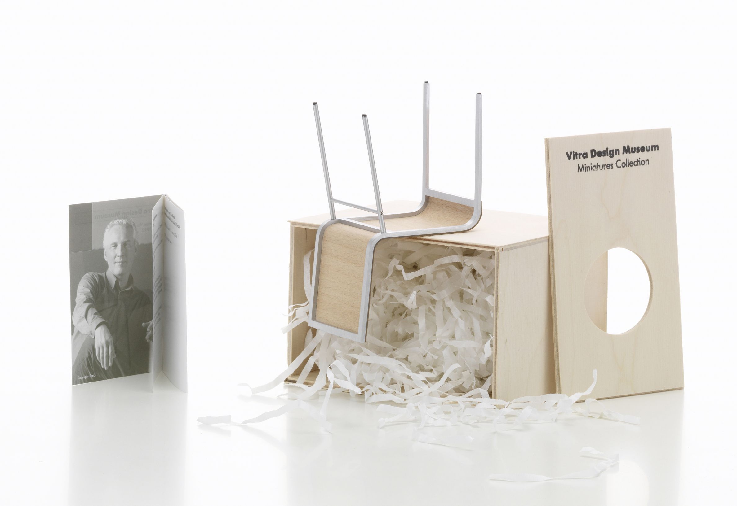 .02 Stuhl Miniatur Vitra