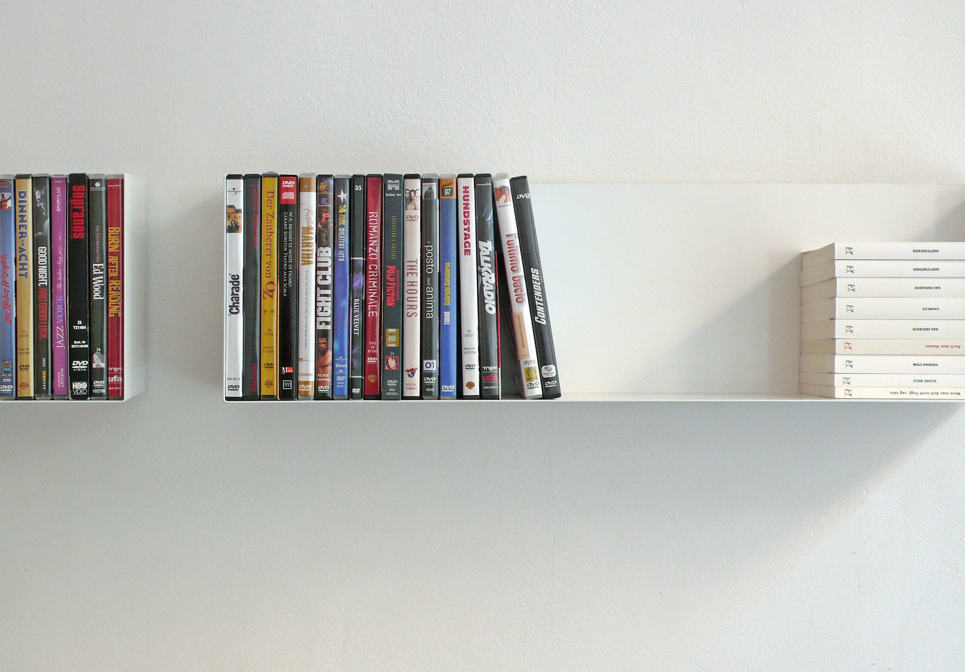 Taschenbuchregal a Linea1 by Müller Möbelwerkstätten