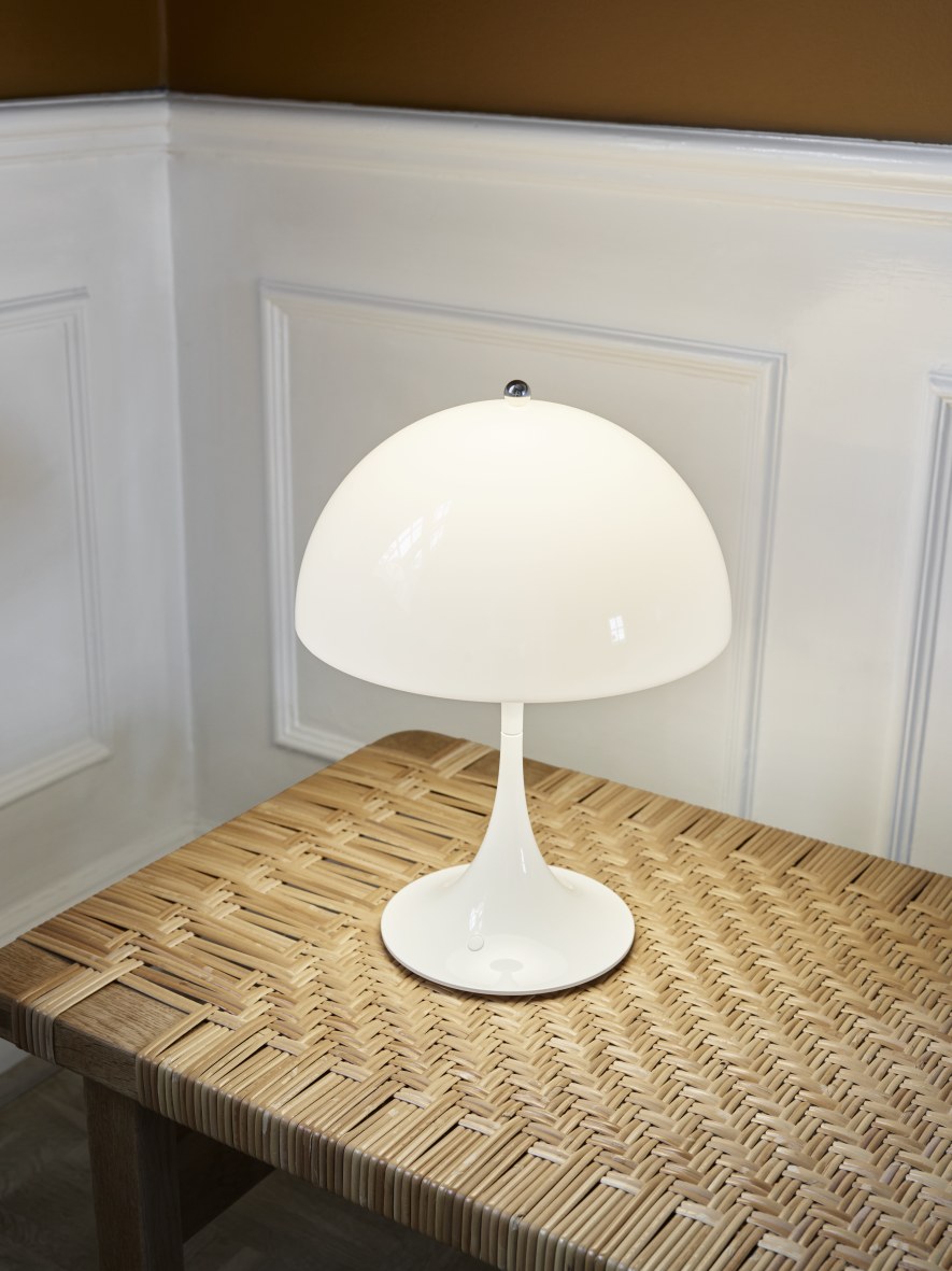 Panthella 250 Portable Akku LED-Tischleuchte Indoor/Outdoor Opal Louis Poulsen 