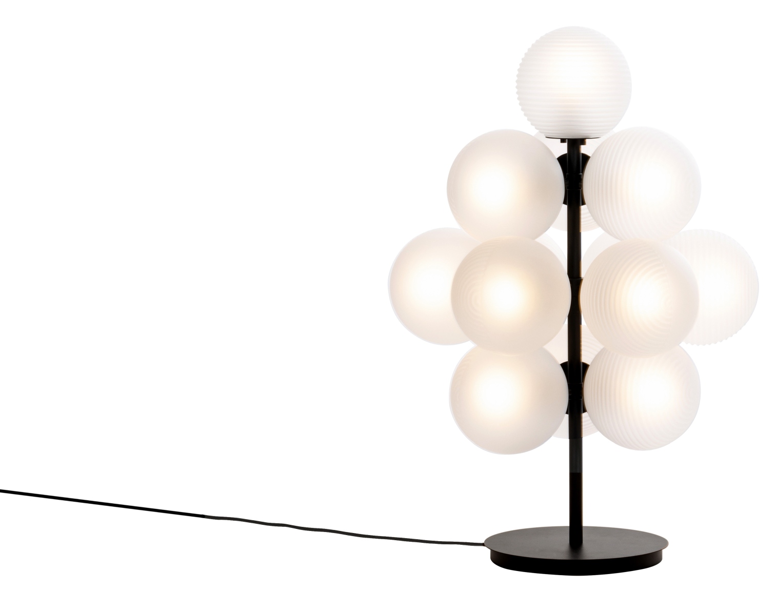 Stellar Grape Tischleuchte von Pulpo: Moderne Lampe mit transparenten Glaskugeln und schwarzem Fuß.