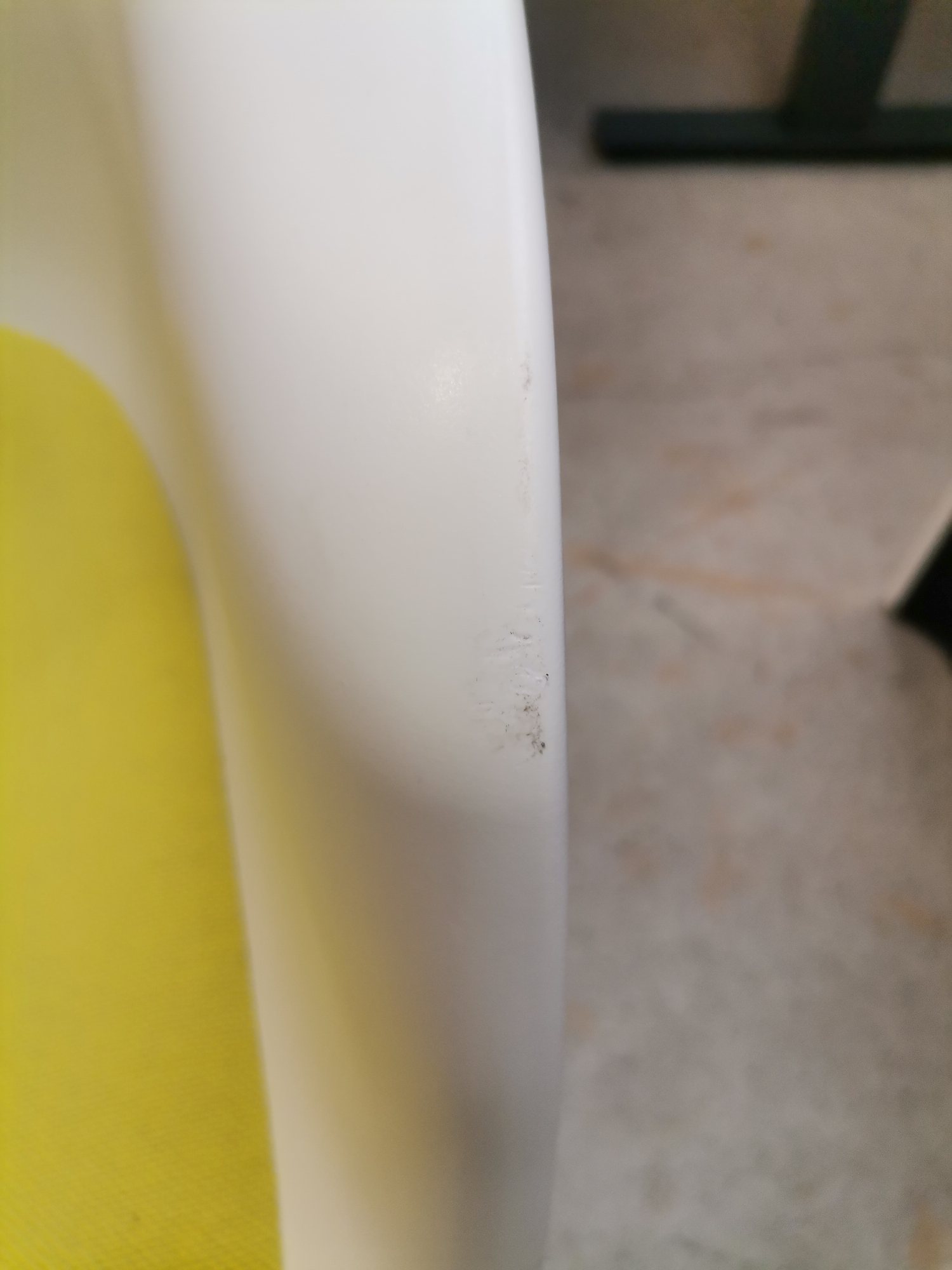 Eames Plastic Arm Chair DAR Stuhl mit Sitzpolster Grün / Gelb Vitra MÄNGELEXEMPLAR