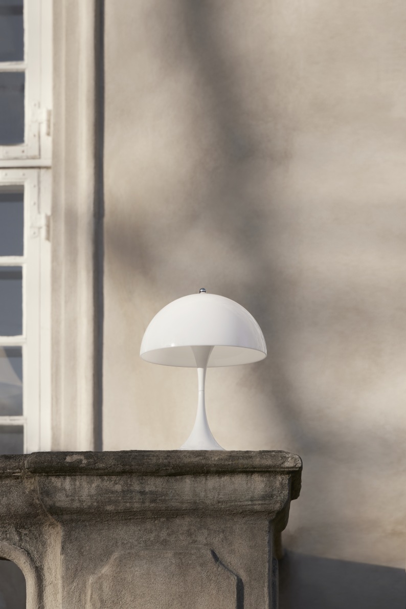 Panthella 250 Portable Akku LED-Tischleuchte Indoor/Outdoor Opal Louis Poulsen 