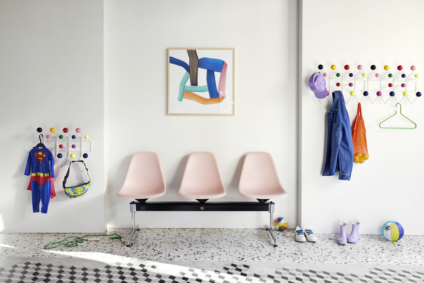 Eames Plastic Side Chair RE auf Traverse Vitra 