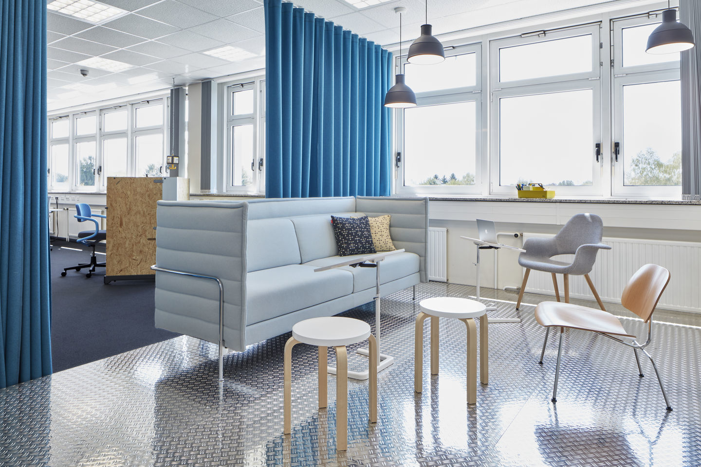 Plywood Group LCM Stuhl Vitra