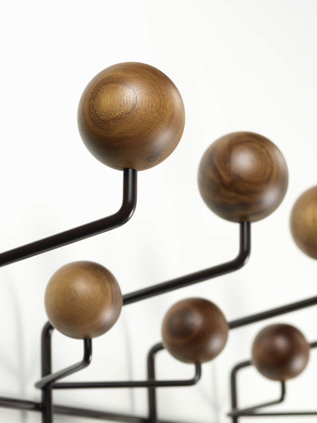 Eames Hang it all Garderobe Nussbaum natur Vitra NEUE VERSION  