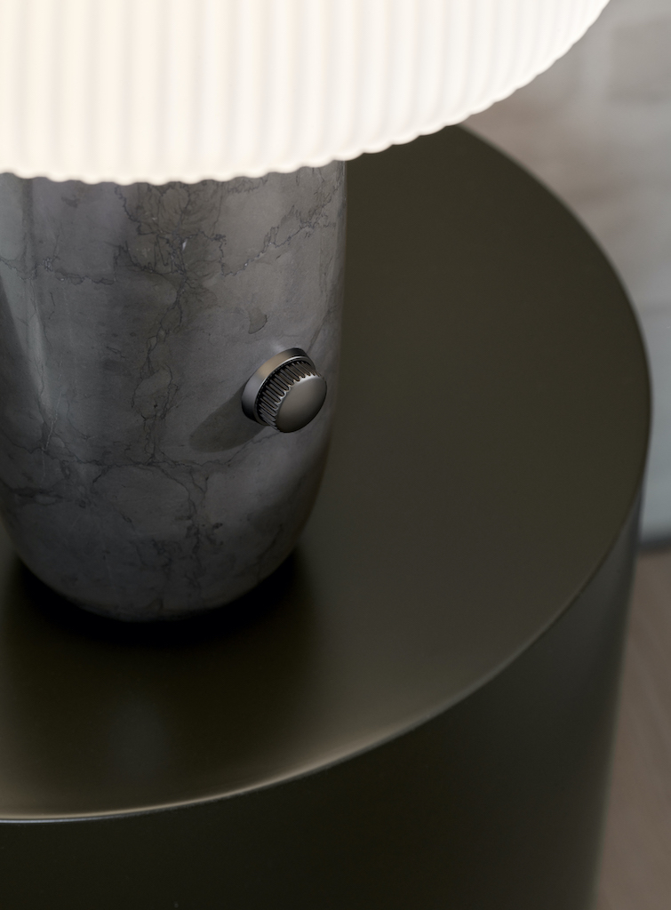 Sculpture Tischlampe klein grau Vipp