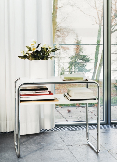 B 9 d/1 Beistelltisch mit Fachboden Thonet