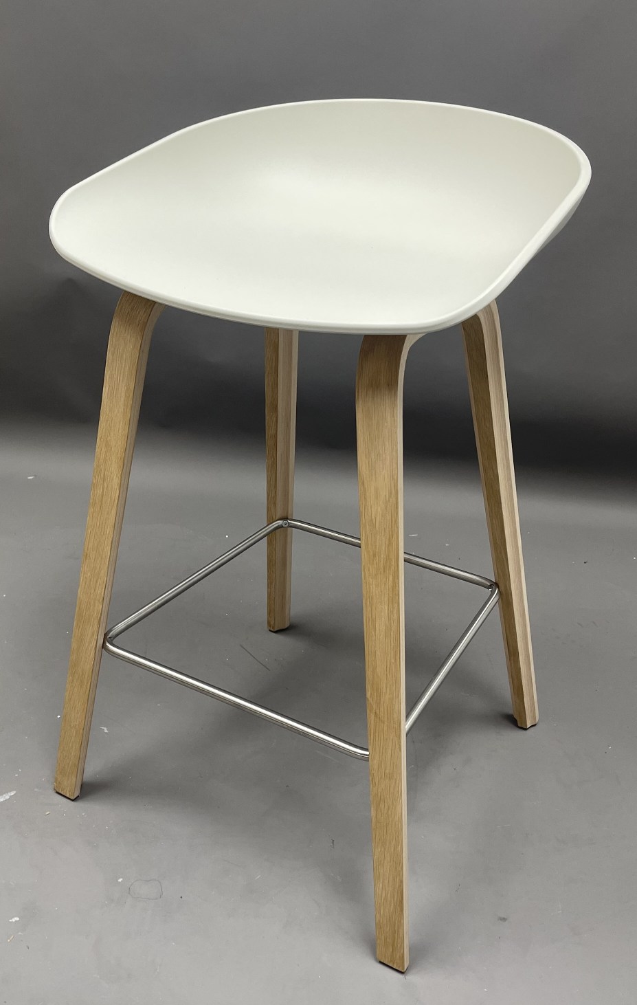 About a Stool AAS32 / AAS 32 Barhocker LOW EICHE GESEIFT / MELANGE CREAM Hay MÄNGELEXEMPLAR 