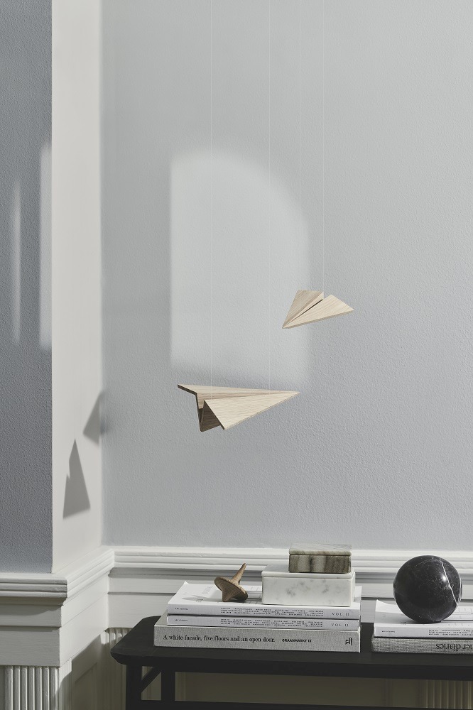 Maverick Paperplane Holzfigur Papierflugzeug Boyhood EINZELSTÜCK