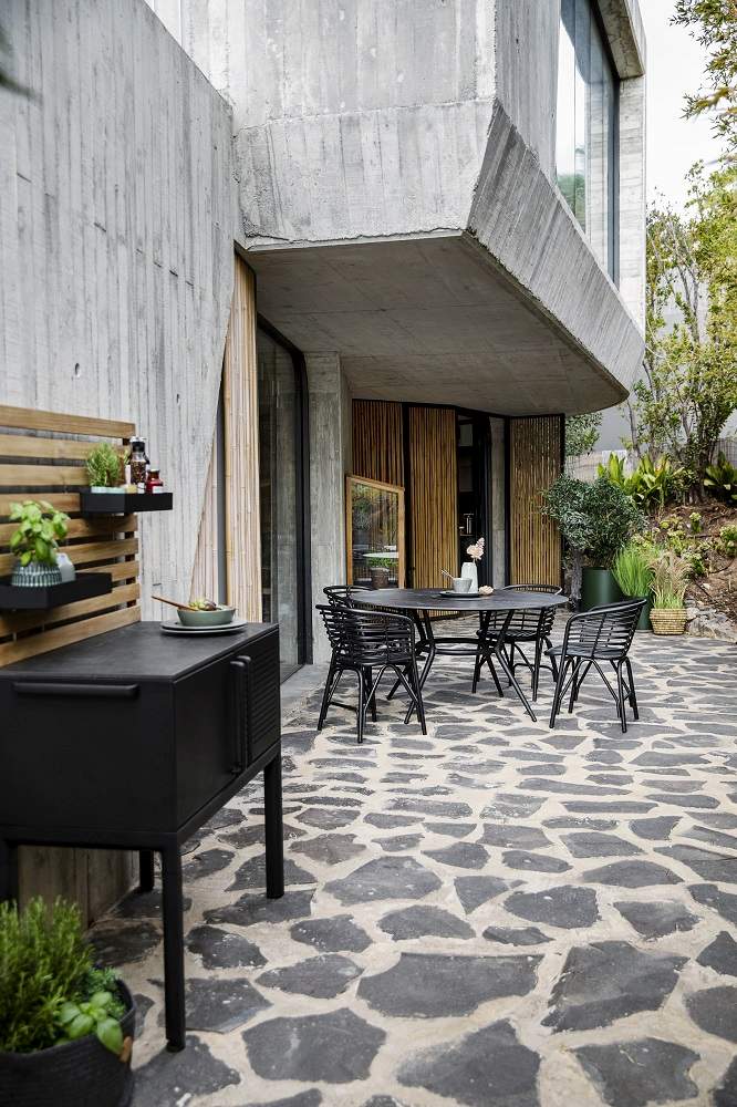 Joy Outdoor Esstisch rund Gestell hellgrau / Tischplatte Kompaktlaminat Cane-Line
