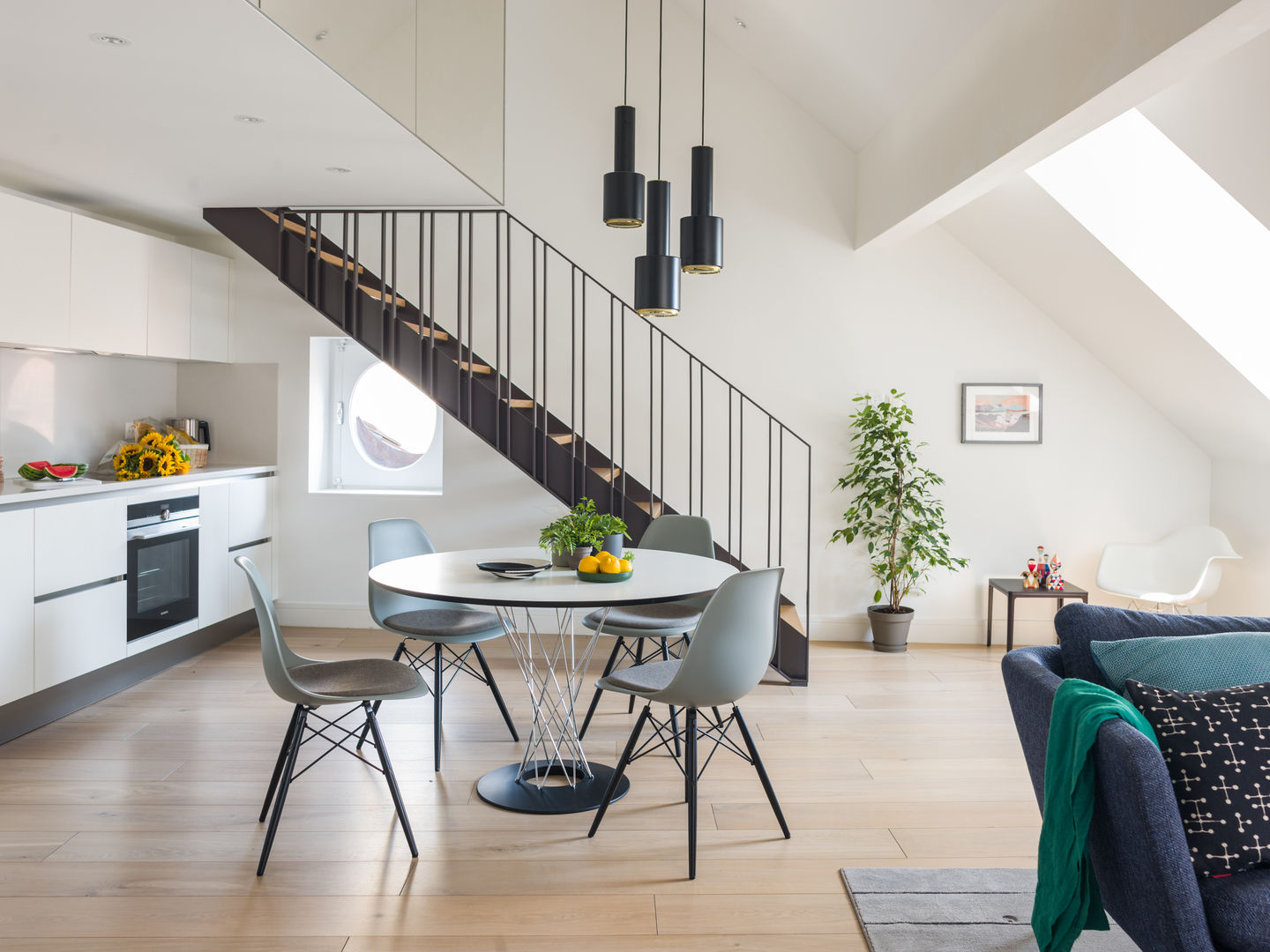 Eames Plastic Side Chair DSW Stuhl mit Sitzpolster Vitra