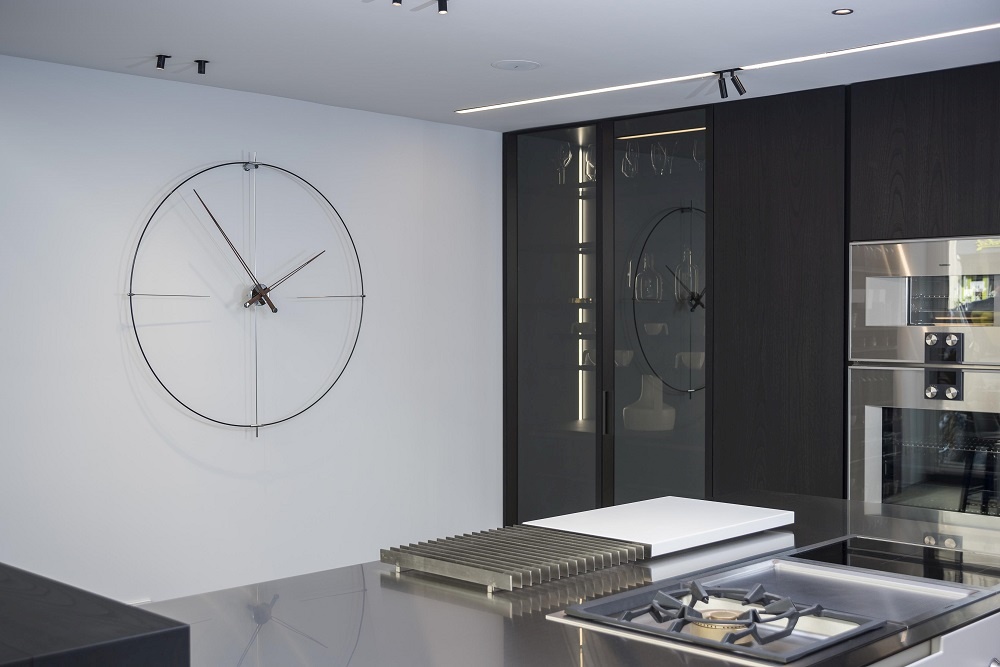 Bilbao N/ L Clock Wanduhr nomon