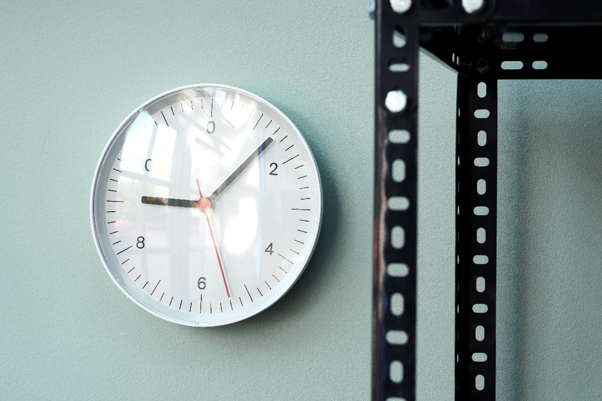 Wall Clock Wanduhr Hay Grau