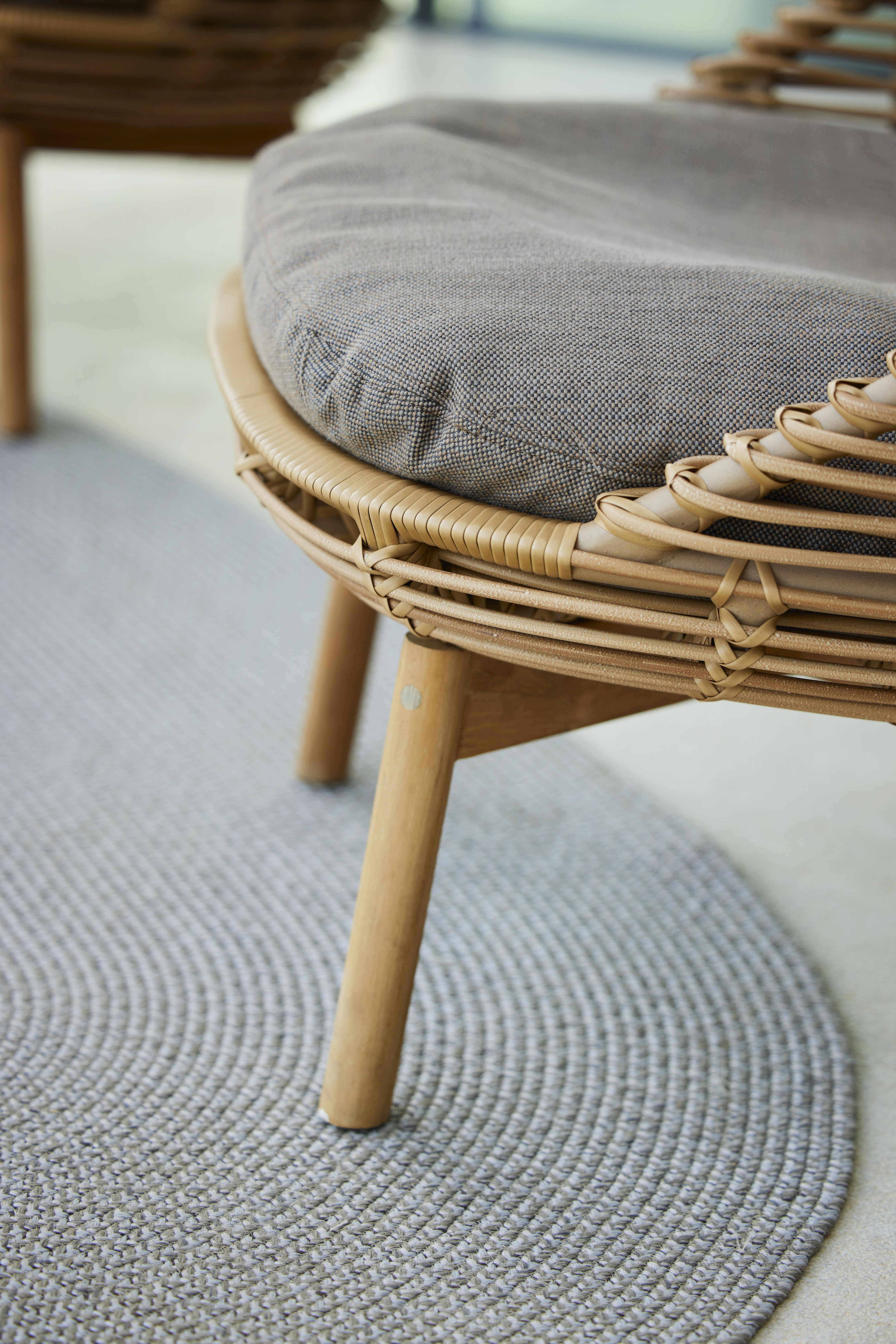 Hive Highbacksessel mit Beinen aus Teak Cane-Line