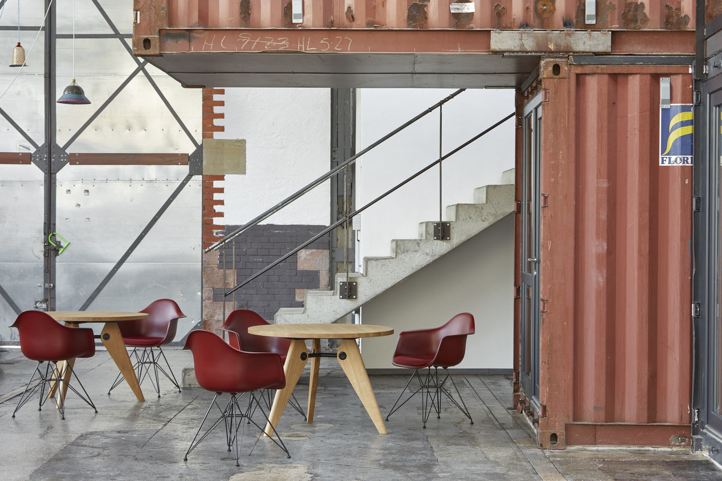 Eames Plastic Arm Chair DAR Stuhl Vollgepolstert Vitra