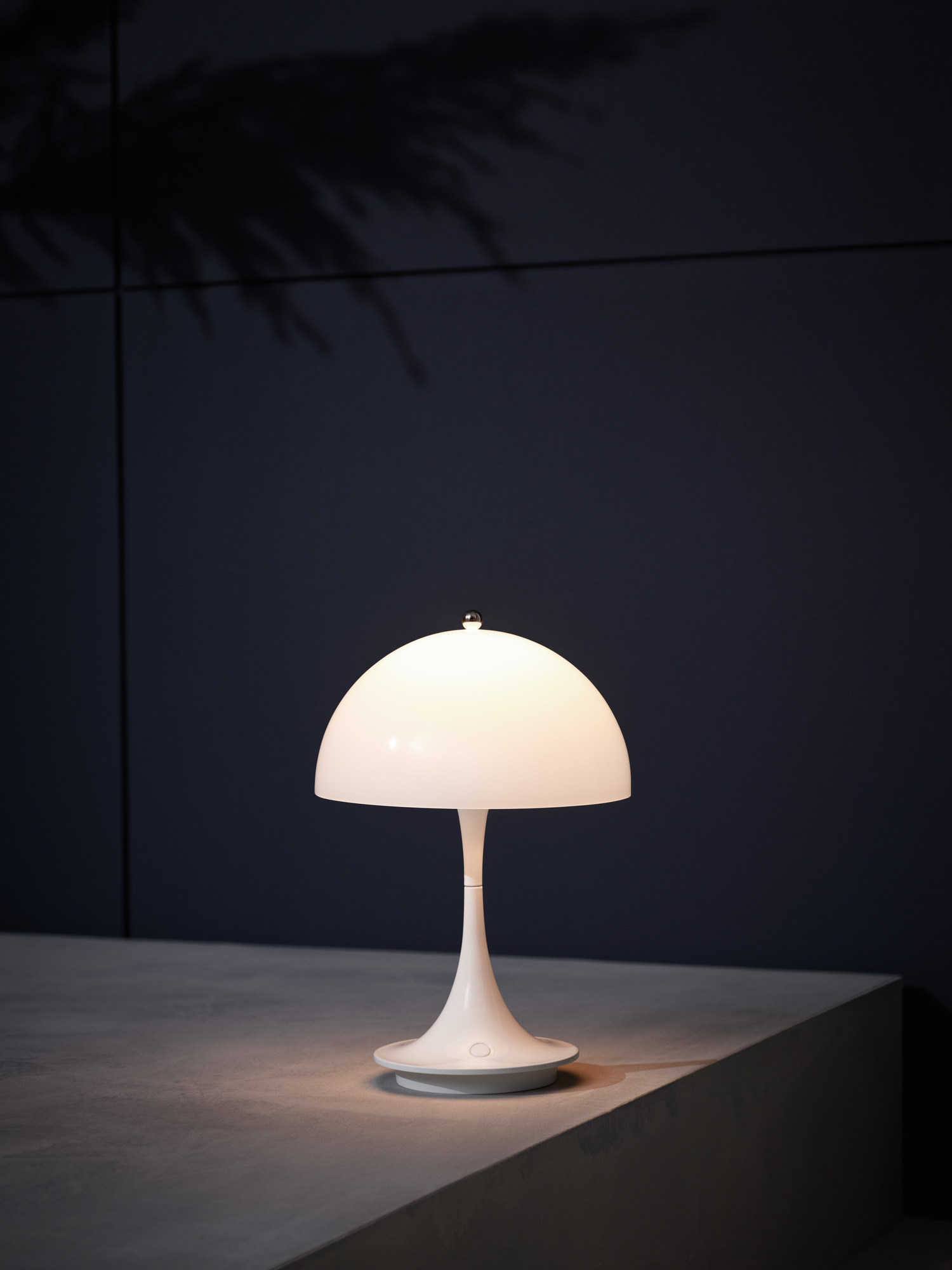 Panthella 160 Portable Akku LED-Tischleuchte Indoor/Outdoor Louis Poulsen Stahl Weiss EINZELSTÜCK