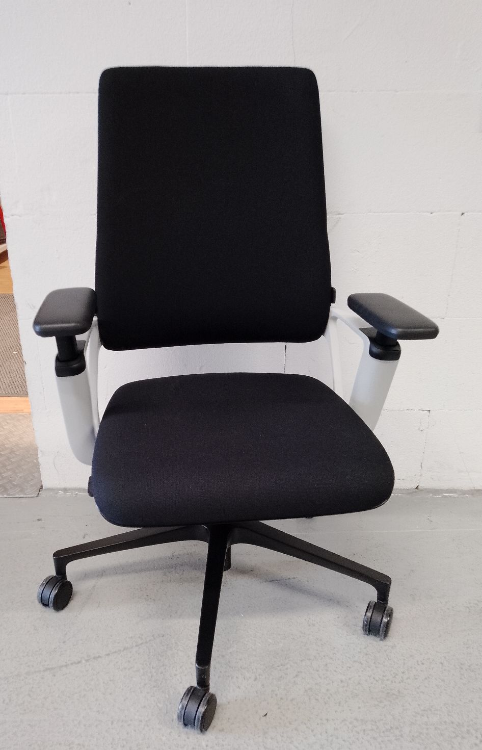 Connex2 Bürodrehstuhl Klöber AUSSTELLUNGSSTÜCK / GEBRAUCHTMÖBEL 