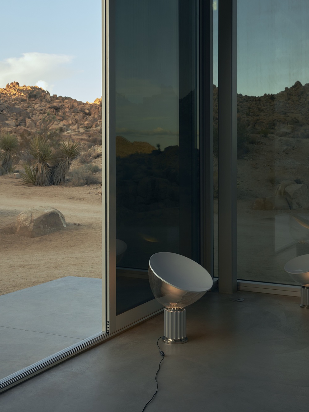 Taccia Small LED Tischleuchte Flos