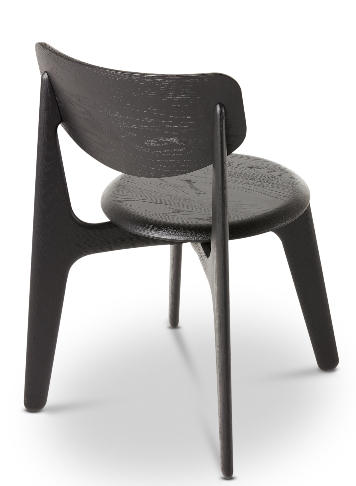 Schwarzer Tom Dixon Slab Chair aus Holz, moderne Sitzgelegenheit für Esszimmer und Wohnbereich.