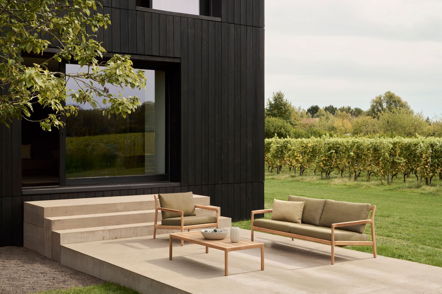 Jack Outdoor Loungesessel Teak Burgundy Ethnicraft