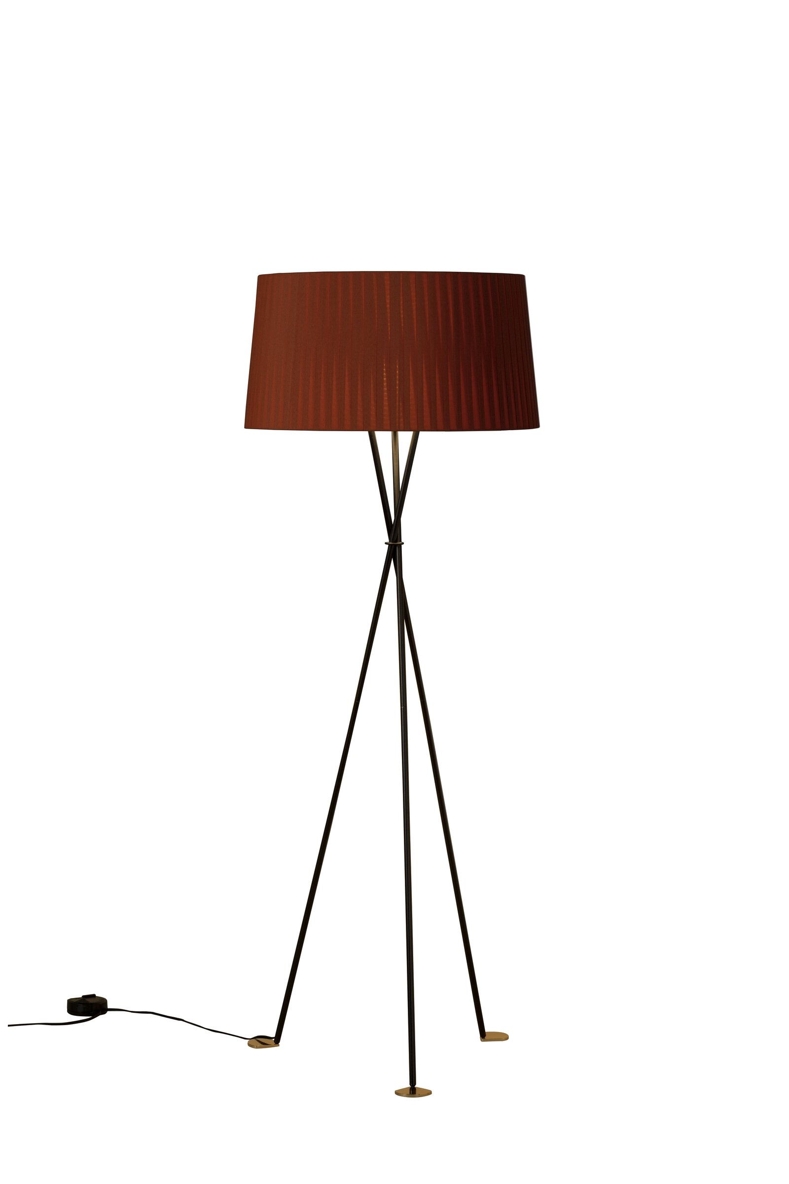 Tripode G5 Stehleuchte von Santa & Cole in Terracotta mit schwarzem Stativfuß.