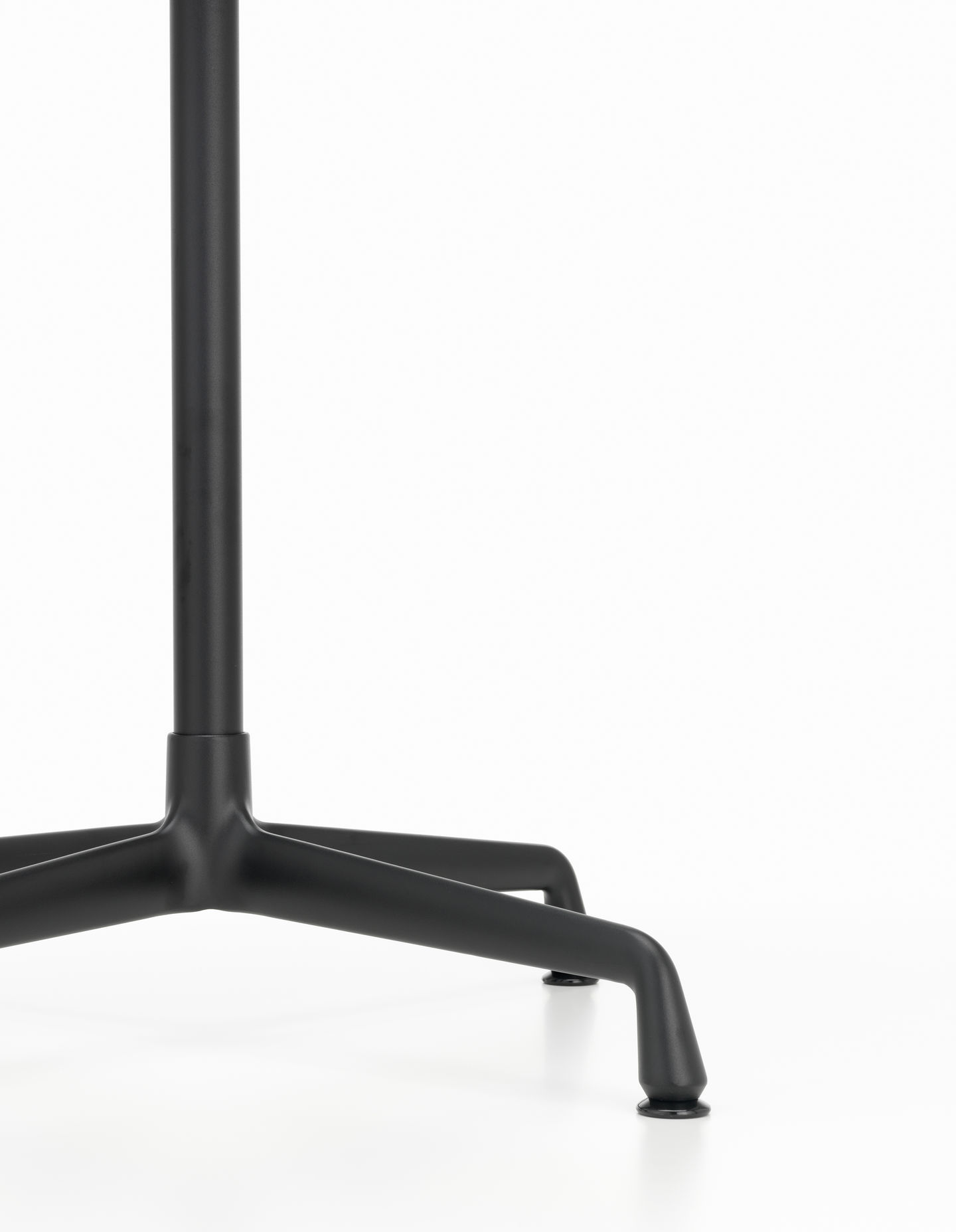 Eames Contract Tables High Stehtisch Ø 70 cm  Vitra