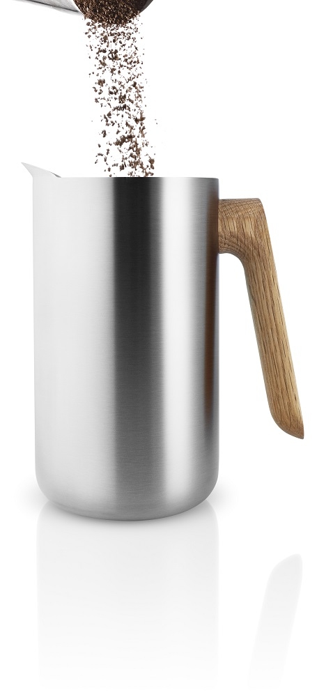 Thermo Cafetiére Stempelkanne von Eva Solo: Edelstahlkanne mit Holzgriff, Kaffeepulver wird eingefüllt. Isolierkanne für aromatischen Kaffee.