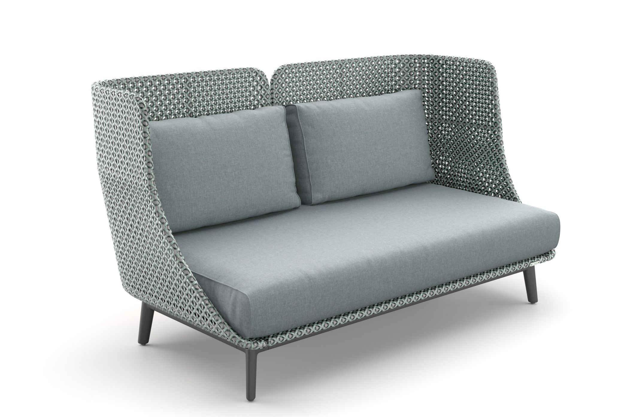 Mbarq 3-Sitzer Sofa von Dedon mit hoher Rückenlehne und grauen Polstern für den Außenbereich.