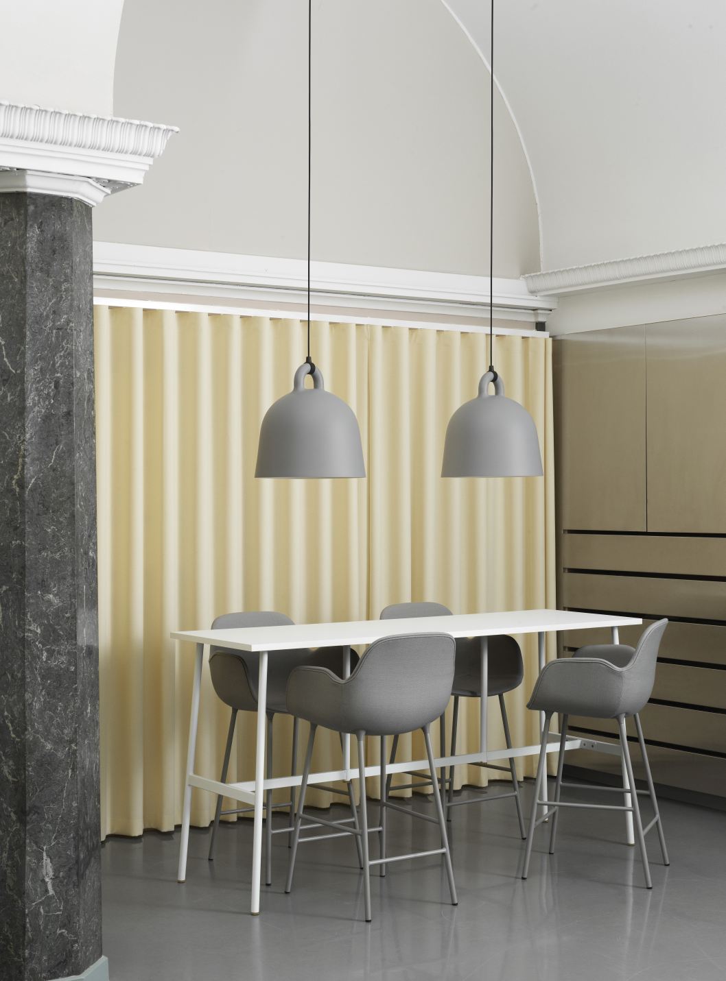 Bell Lamp Hängeleuchte Normann Copenhagen Sand Ø 35 cm