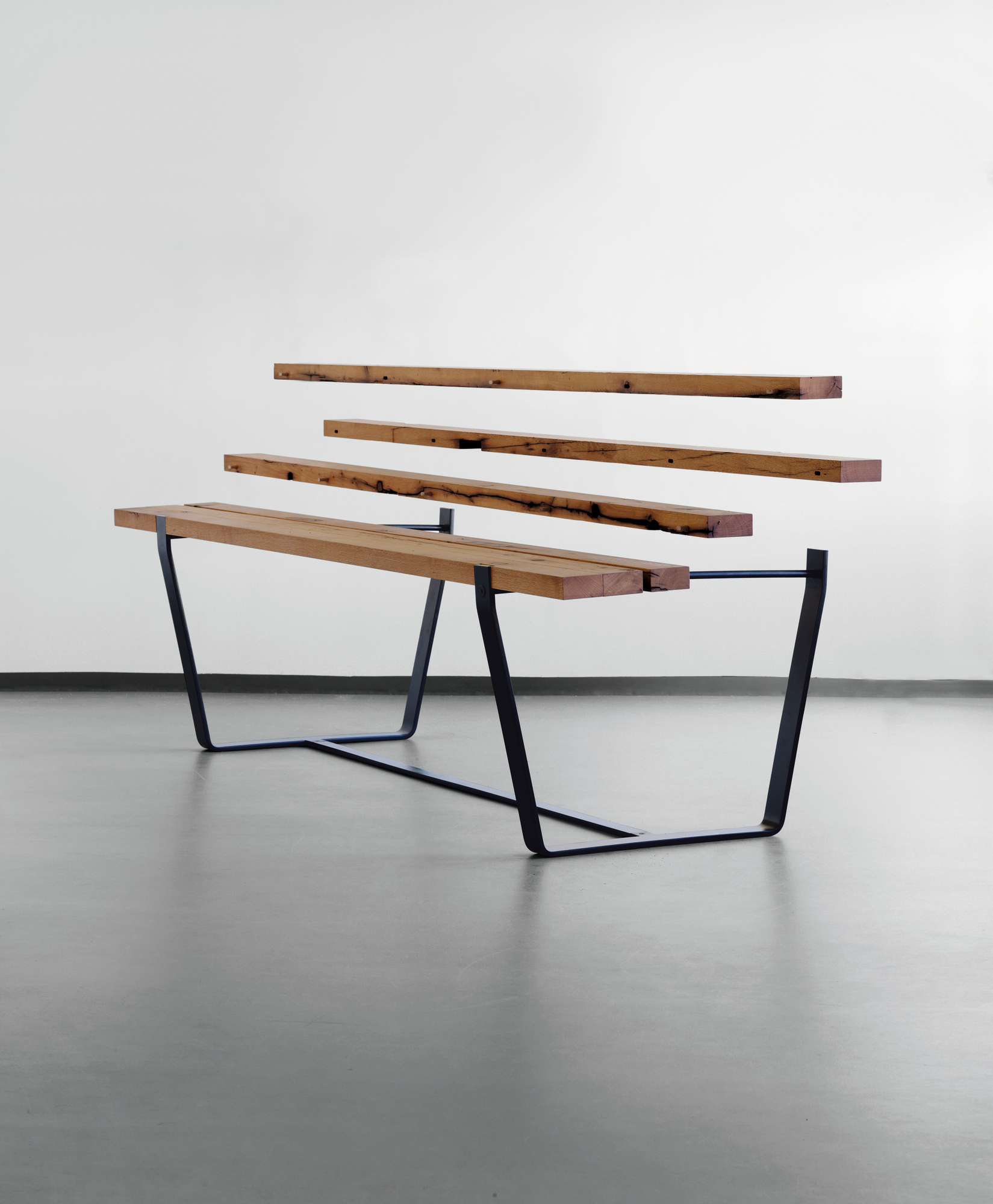 BB 11 Clamp Tisch Nussbaum Janua