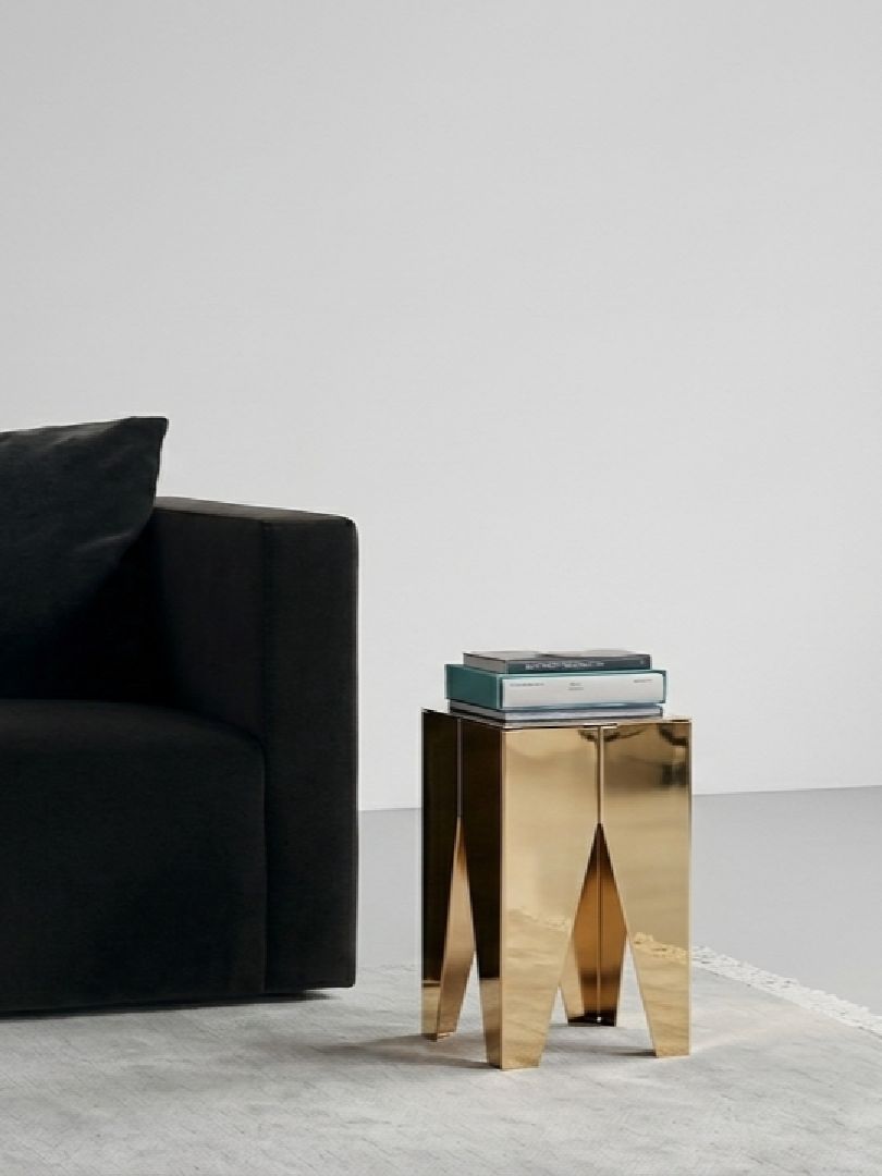 Backenzahn Hocker/Tischchen aus Stahl e15