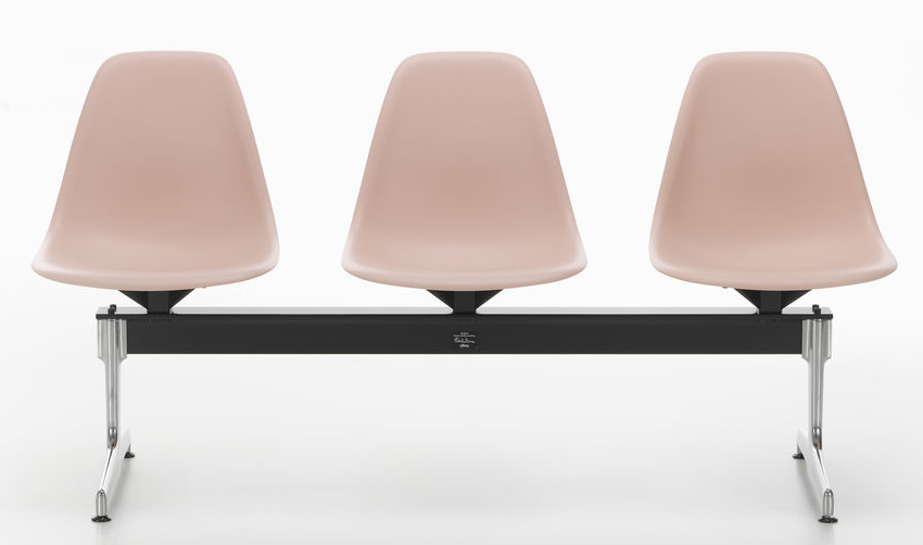 Eames Plastic Side Chair RE auf Traverse Vitra 