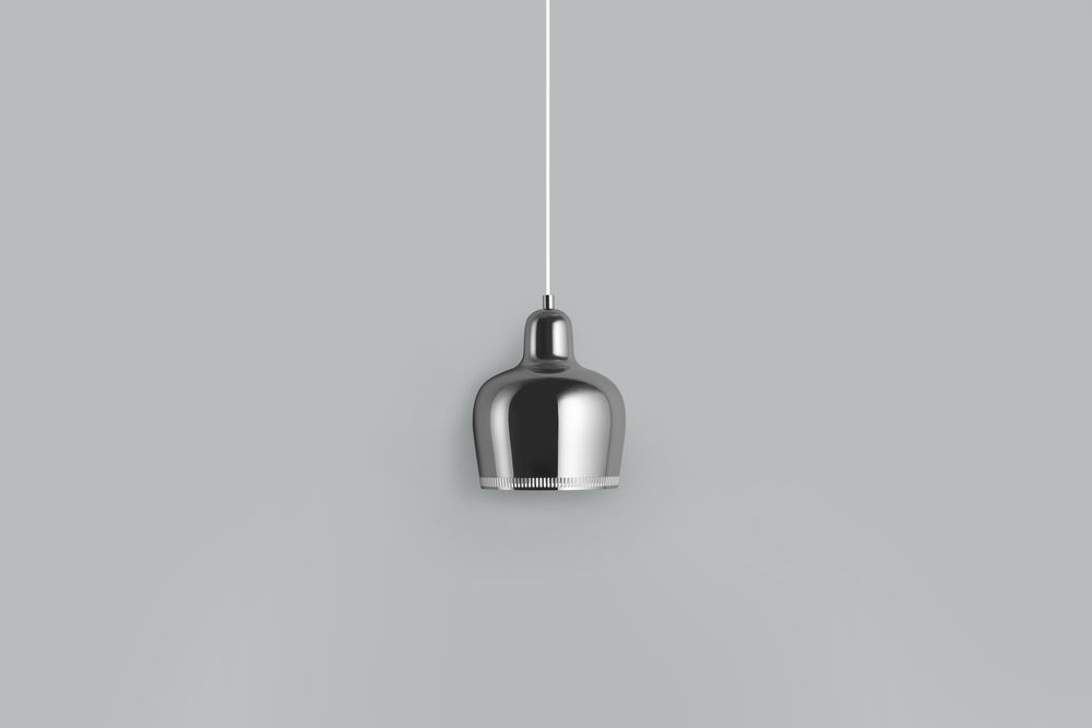 A330S Golden Bell Pendelleuchte Artek in Chrom-Weiss. Moderne Hängelampe für stilvolle Beleuchtung.