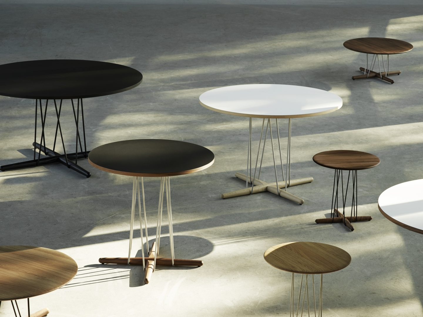 E020 Embrace Tisch Walnuss Carl Hansen & Søn