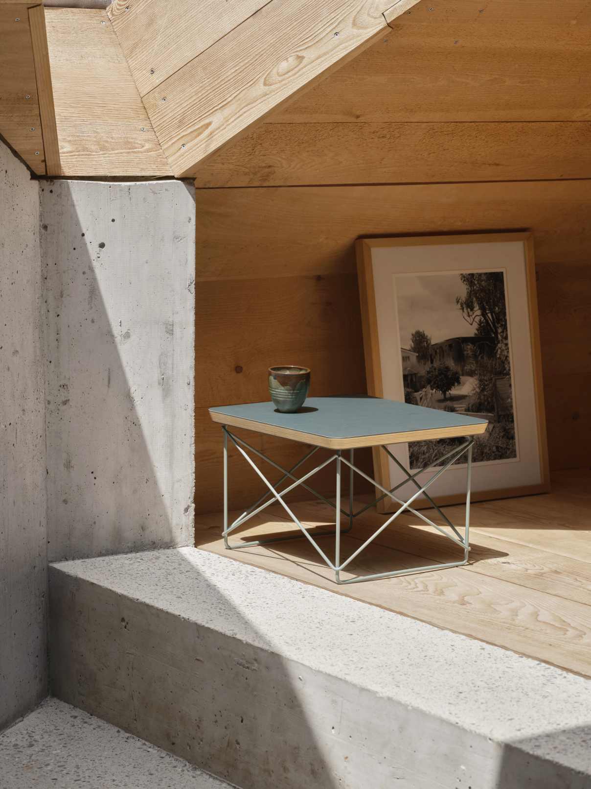 Occasional Table LTR Beistelltisch Linoleum Jade Vitra