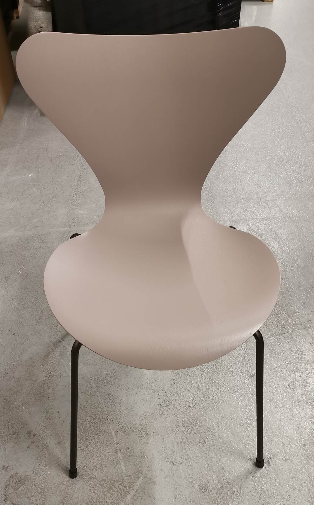 Siebener / Serie Stuhl 3107 Esche Deep Clay/Braunbronze SH 46 Fritz Hansen EINZELSTÜCK