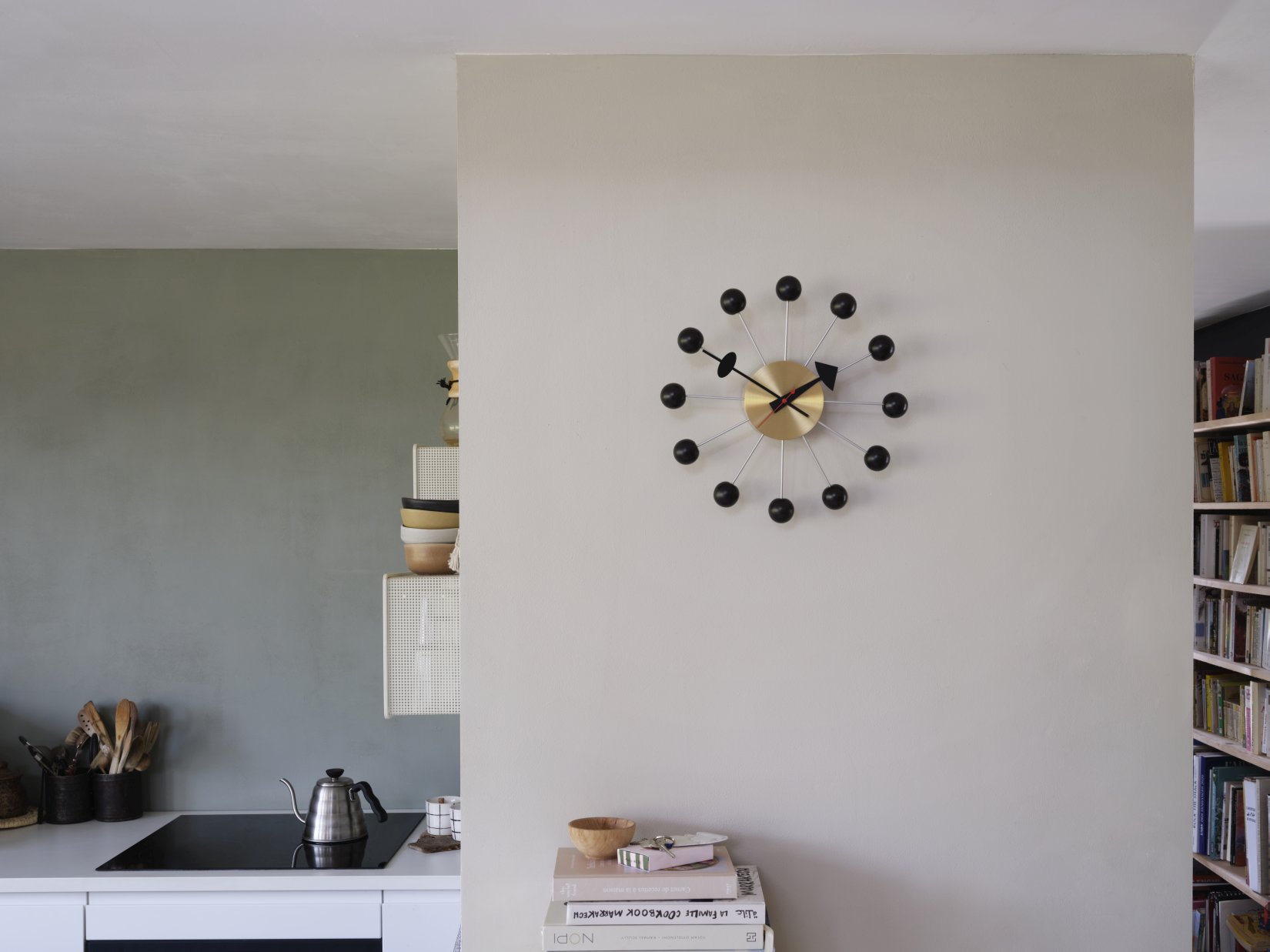 Ball Clock Wanduhr - schwarz Vitra